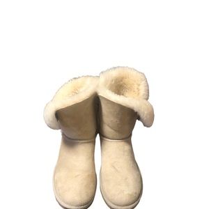 🍀Uggs Bailey Ankle Botton closure Boots in size 8, Mint Condition.